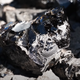 Imagen para el artículo titulado Deja caer una copia del anillo único en lava real para comprobar si se funde de verdad